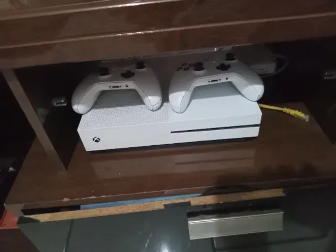 Xbox one S 1T , 2 Controle Original