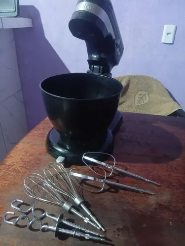 Vendo essa batedeira seminova 