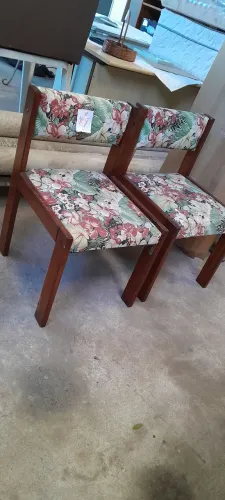 2 lindas cadeiras 150.00 cada
