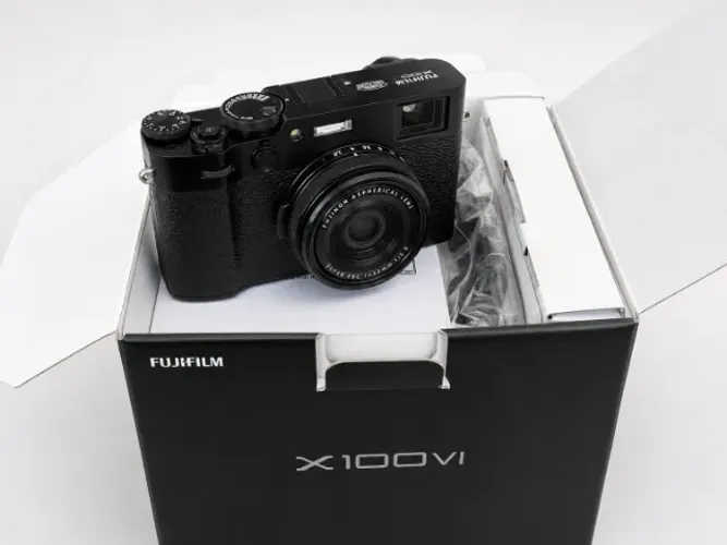 Fujifilm x100VI preta 1800 cliques nova