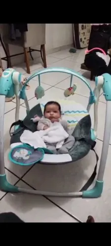 Cadeirinha de balanço automática de bebê 