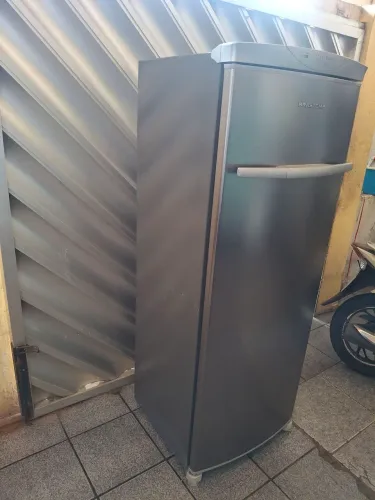 1.100$ freezer vertical frost free gelando.