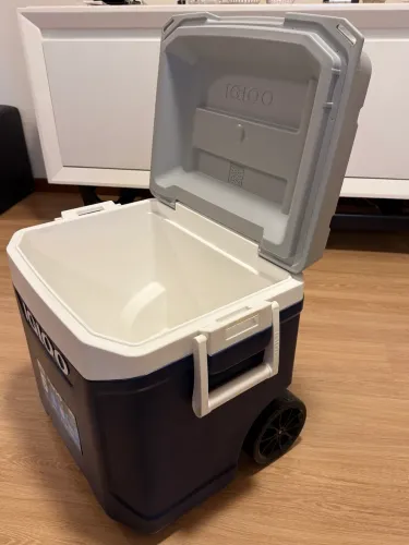 Cooler Igloo MaxCold Latitude 62 Roller - 58L com Rodas (Novo/Impecável)