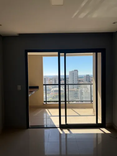 Vendo Esquadria de alumínio e vidro - 2,10 de largura x2,15 altura