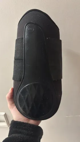Caneleira Equusport Preta para Cavalo