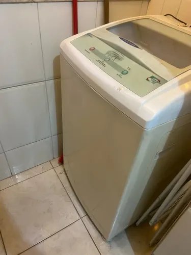 Máquina de lavar roupa v