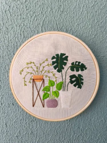 Bastidor Bordado Artesanal de Plantas 20cm | Quadro Decorativo Botânico