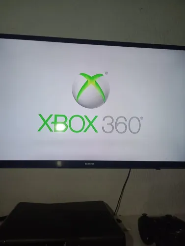 VENDO XBOX 360 SLIM DESBLOQUEADO LT3 COM 2 CONTROLES E ACOMPANHA JOGOS