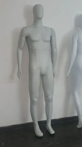 vendo manequim masculino em ótimas condições