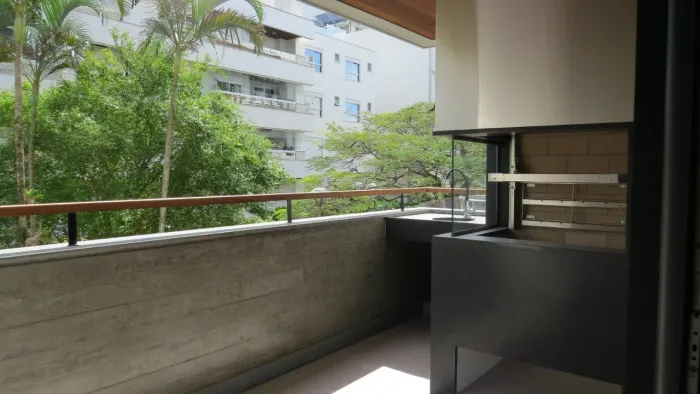 Apartamento com 4 suítes pronto em Jurerê