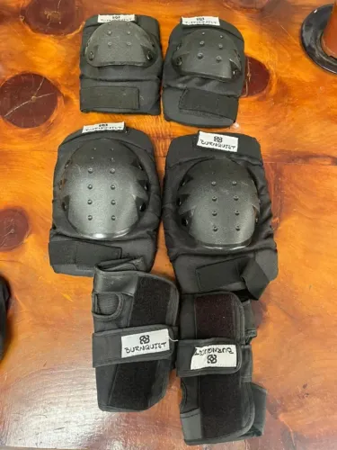 Kit proteção joelheira, cotoveleira e munhequeira R$ 110,00