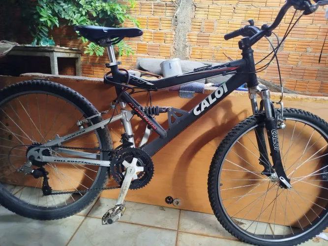 Vende se uma bicicleta Caloi aro 27