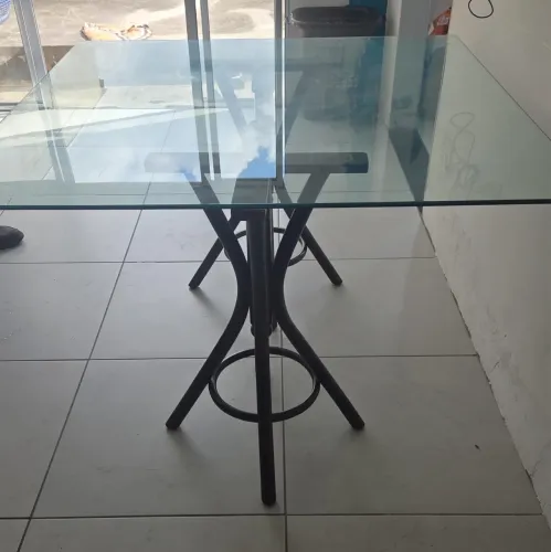 Vende-se mesa de vidro temperado 1.20x1.20