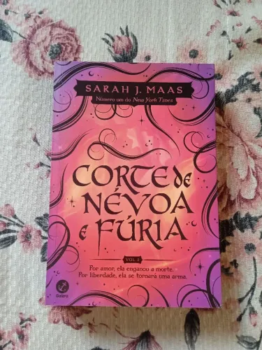 Corte de Névoa e Fúria - Sarah J. Maas - Edição antiga