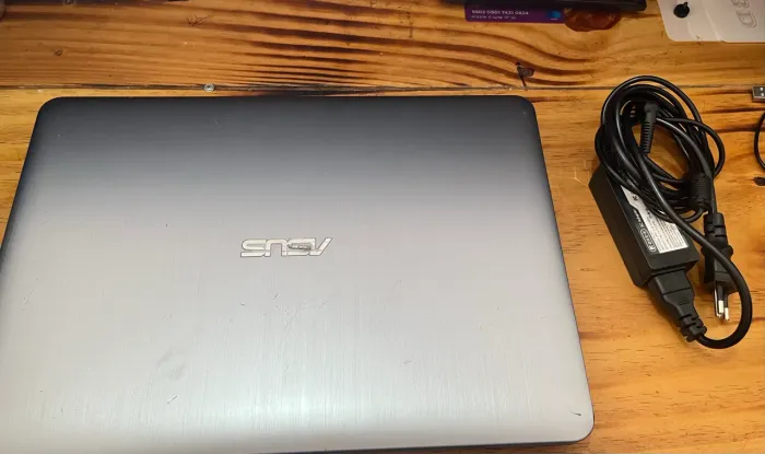 Notebook Ásus 4Gb de ram ssd 240Gb