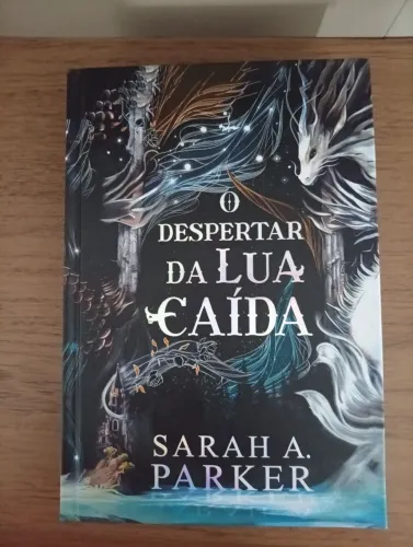 livro o despertar da lua caída