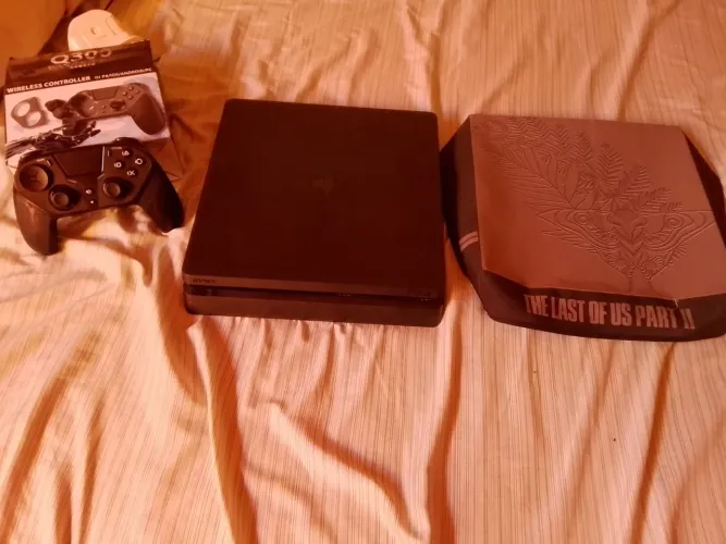 Vendo PS4 Slim 1TB por 1500