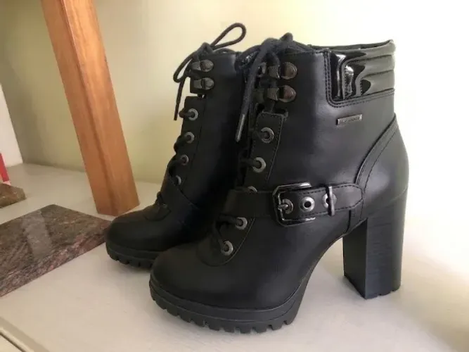 Bota de Couro Preta Dakota