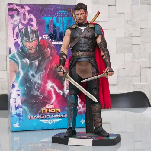 Hot toys - Thor (Deluxe)