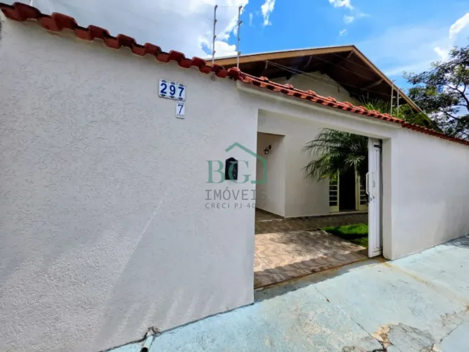 Excelente casa plana á venda no bairro Estancia Poços de Caldas na cidade de Poços de Cald