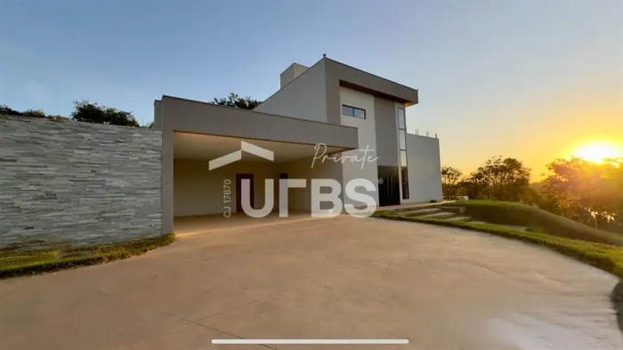 Sítio em Condomínio Fechado com 2.352 m² de terreno e 234m² de área privativa