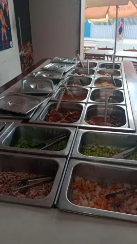 Buffet self -service todo em madeira ipê