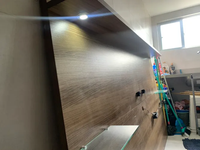 Painel para TV com Leds e vidros inclusos