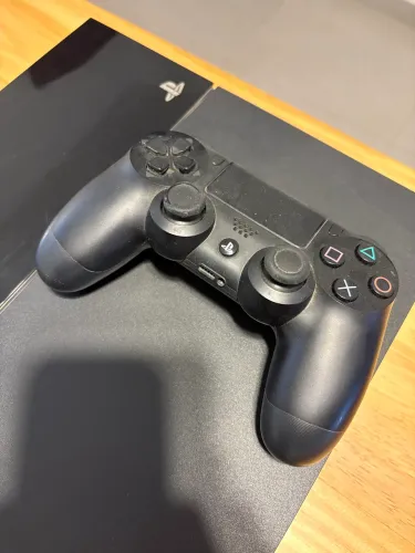 Playstation 4 500gb + 5 jogos + controle