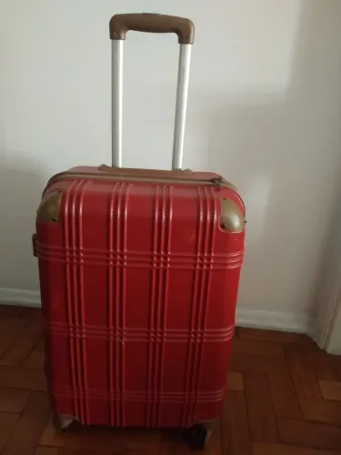 Vendo mala linda, usada, tamanho médio 23kg