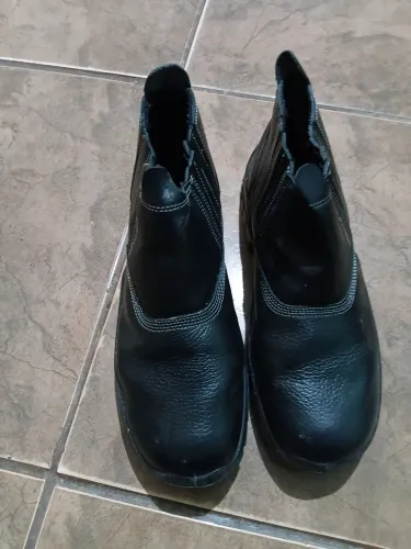 Vende-se uma bota estival número 43