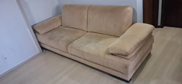 Sofá grande 2 lugares em suede bege ? retirar no Cabral