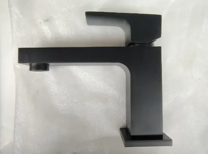 Misturador Monocomando de Mesa Bica Baixa para Lavatório Unic Black Matte