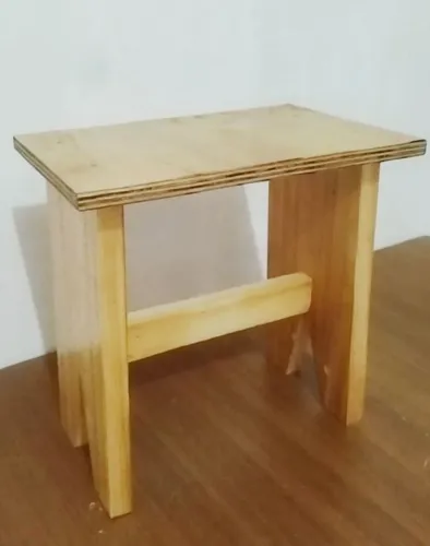 Banquinho rústico
