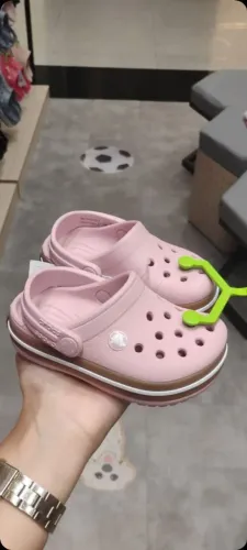Crocs original usada duas vezes tamanho 24 está nova