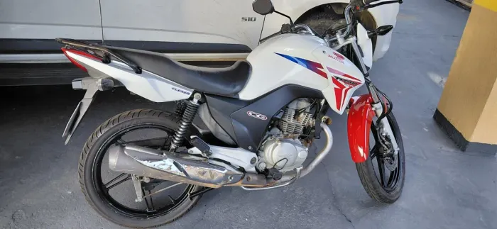 Titan 150 branca