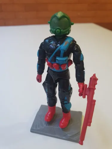 Boneco comandos em ação T.A.R.G.A.T com arminha