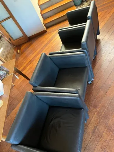 Conjunto com 4 poltronas de couro - bom estado