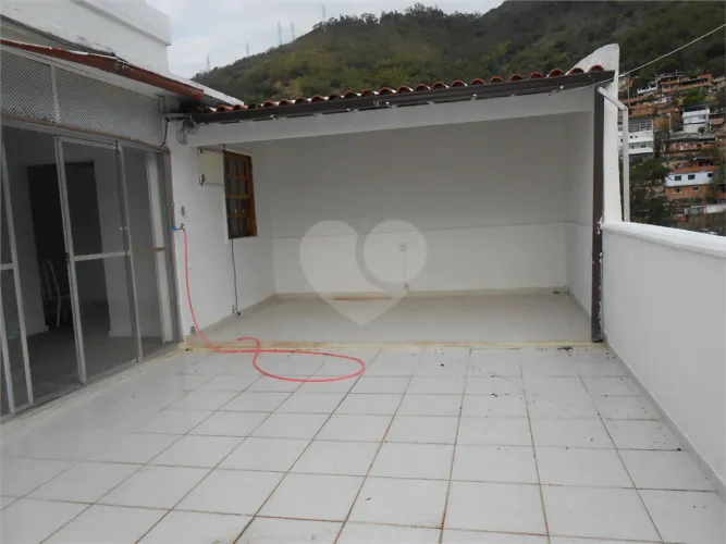 Cobertura à venda ou para alugar com 3 quartos, sendo 1 suíte, no condomínio Palácio De Ve