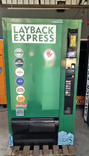 Máquina Vending Machine (cerveja e outras opções)