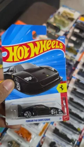 Hot Wheels Ferrari F40 preta