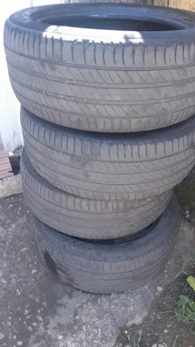 4 pneus Michelin /225/50 R 17