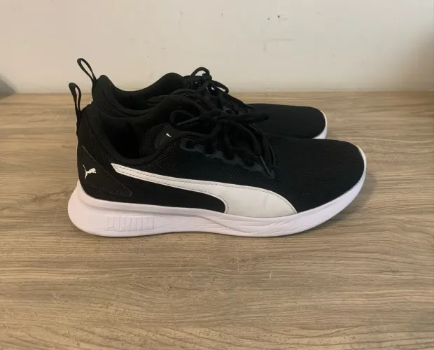 Tênis Puma Flyer Runner (Preto e Branco) USADO