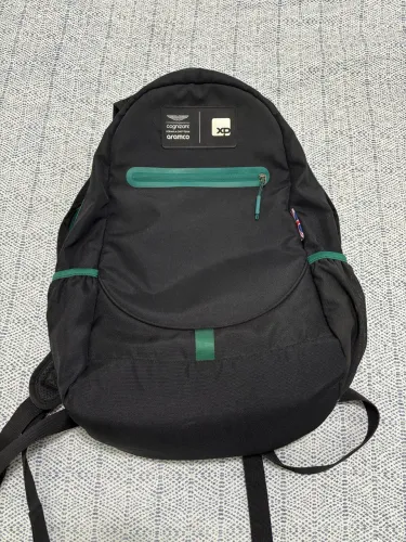 Mochila ASTON MARTIN XP (precisa arrumar o zíper)