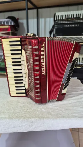 Acordeon/ Gaita Universal 80 baixos