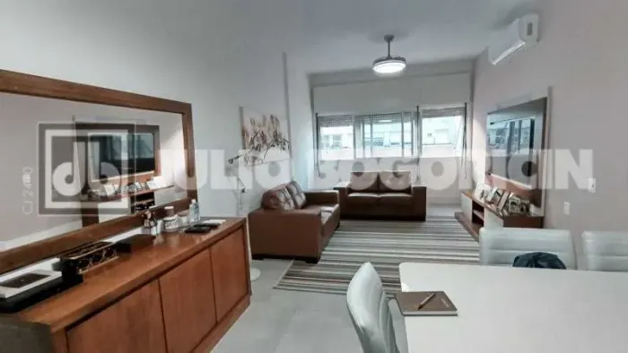 Apartamento : / Residencial / Copacabana