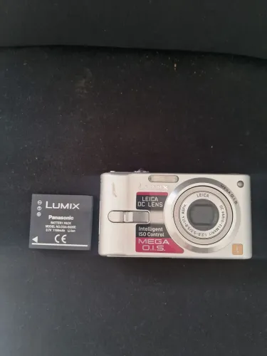 Vendo câmera Panasonic Lumix DMC-FX10