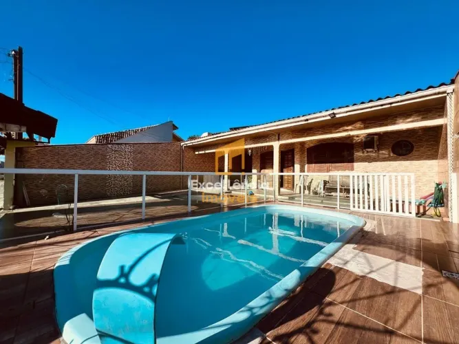 Casa com 6 quartos perto do mar