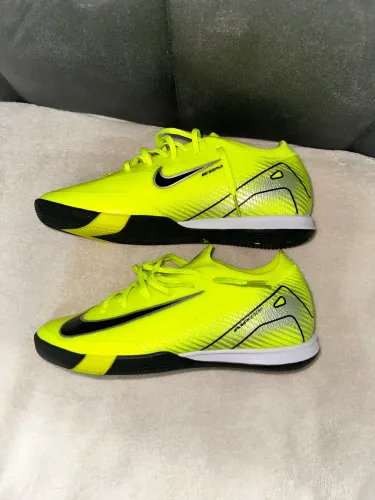 CHUTEIRA NIKE MERCURIAL ZOOM VAPOR 16