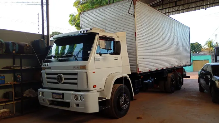 Caminhão 17.250E truck bau
