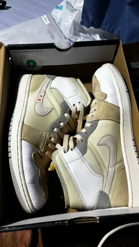 Nike Air Jordan 1 Mid SE Craft ?Inside Out?